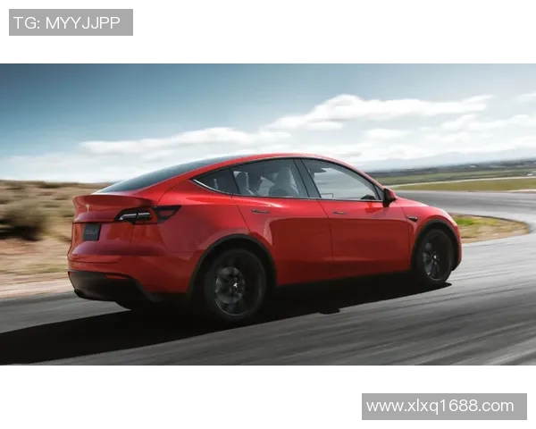 足球巨星特斯拉赛场风采尽显速度与激情魅力