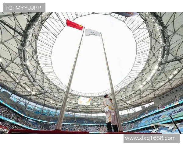 足球球星胸前佩戴国旗象征意义与全球足球文化的融合探索